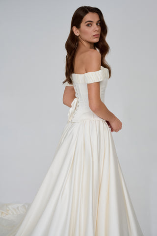 Wedding set with corset and skirt made of dark ivory satin with dropped sleeves, lacing at the back, gathering at the bottom, and a train