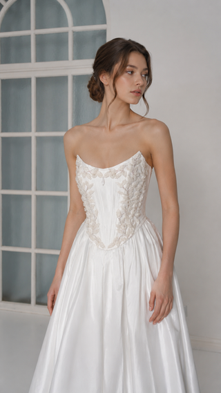 Strapless wedding set with handmade embroidery