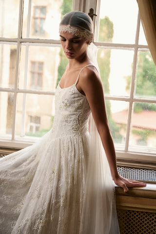 Annette veil