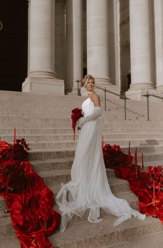 Natural silk dress — classic cut with detachable sleeves