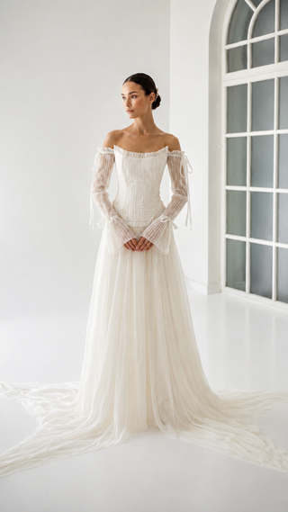 Natural silk dress — classic cut with detachable sleeves