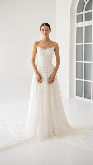 Natural silk dress — classic cut with detachable sleeves