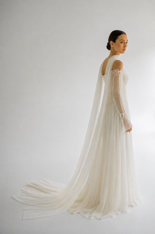 Natural silk dress — classic cut with detachable sleeves