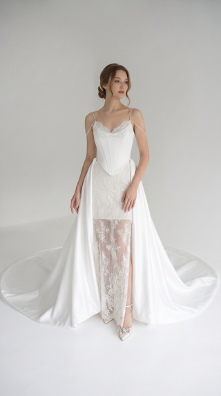 Lace and satin set with detachable train