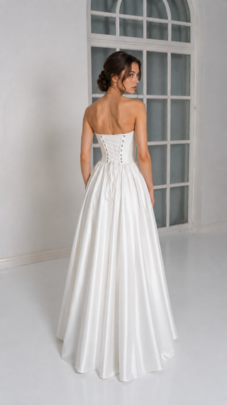 Strapless wedding set with handmade embroidery