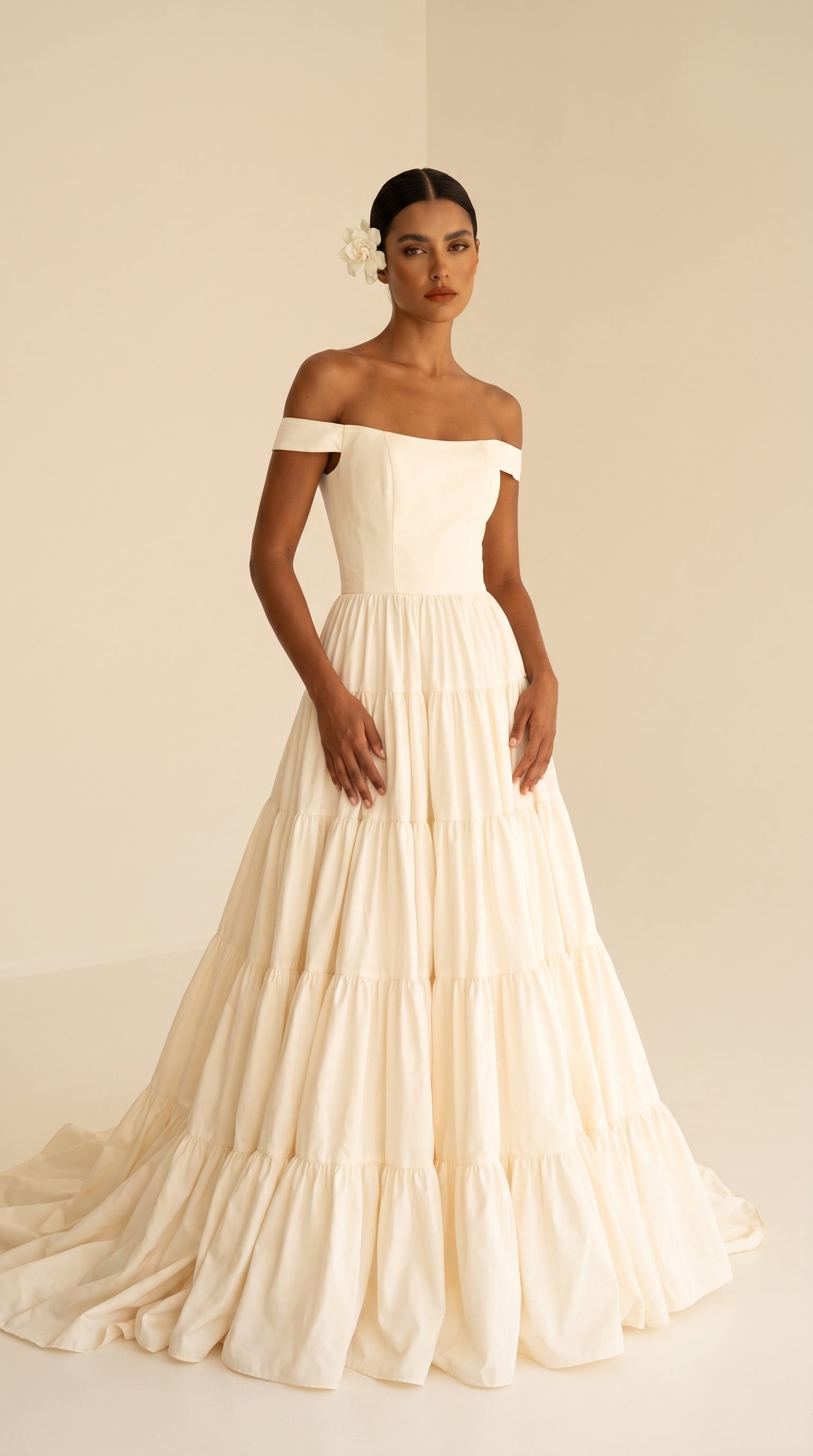 taffeta wedding dress Strapless Pleated 3D Floral A-Line Red cascading into a flowing train for an unforgettable statement Wedding dress with taffeta bodice