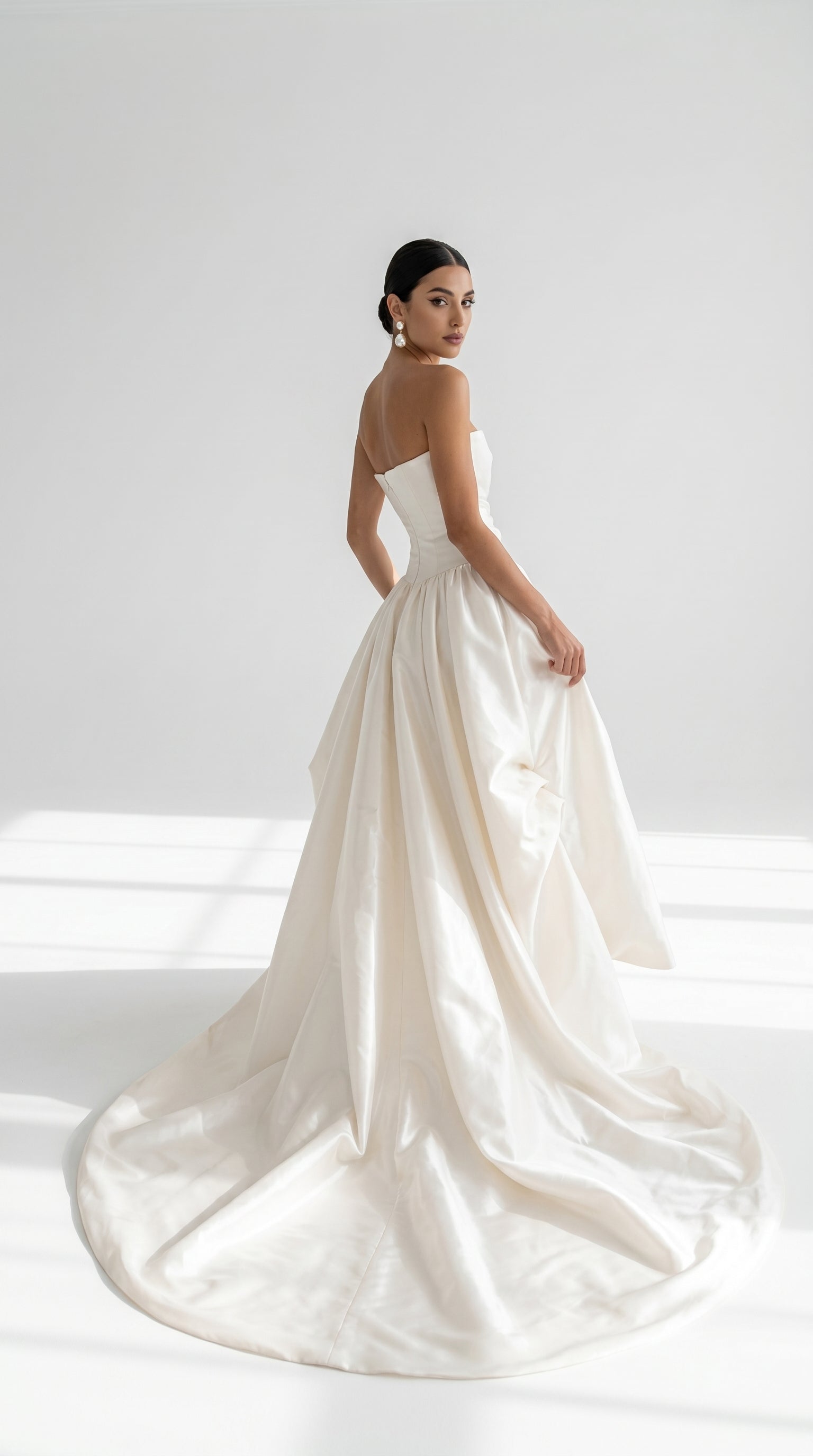 taffeta wedding dress Strapless Pleated 3D Floral A-Line Red cascading into a flowing train for an unforgettable statement Wedding dress with taffeta bodice