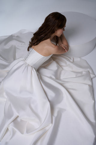 Elegant Strapless Bridal Set with Oval Lace Corset & Side Slit Skirt