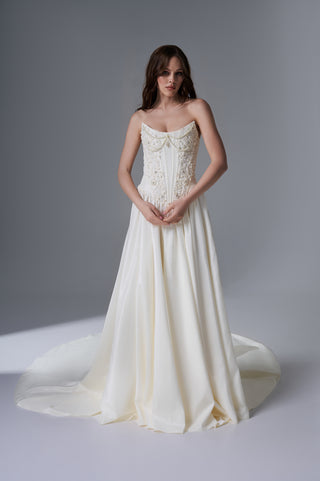 Elegant Strapless Wedding Dress with Oval Lace Embroidery