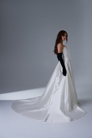 Elegant Strapless Bridal Set with Long Skirt and Gloves
