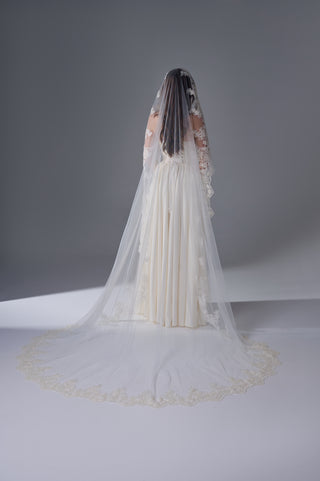 Handembroidered Lace Bridal Veil – Delicate Cathedral Length