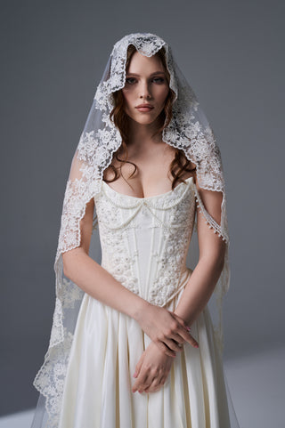 Handembroidered Lace Bridal Veil – Delicate Cathedral Length