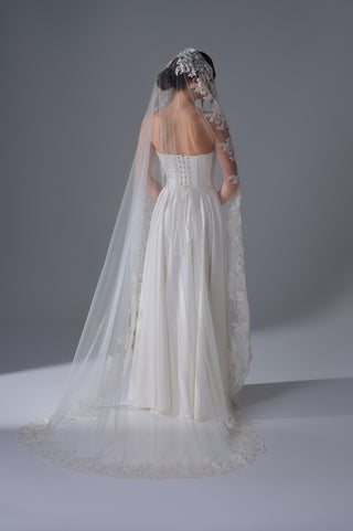 Handembroidered Lace Bridal Veil – Delicate Cathedral Length