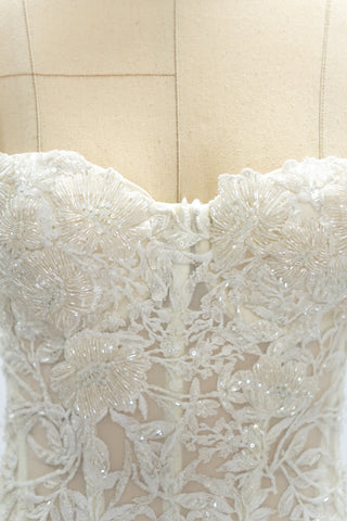 Exquisite corset with luxurious voluminous embroidery and a delicate transparent base