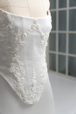 Exquisite dress-transformer with a corset bodice and two skirts for an elegant wedding look