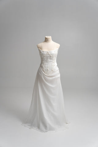 Exquisite dress-transformer with a corset bodice and two skirts for an elegant wedding look