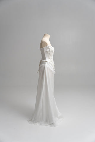 Exquisite dress-transformer with a corset bodice and two skirts for an elegant wedding look