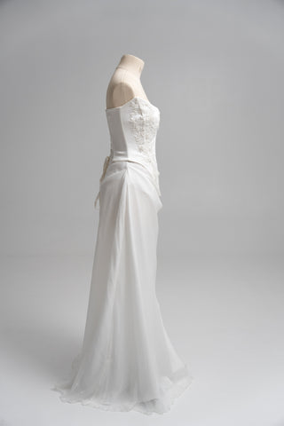 Exquisite dress-transformer with a corset bodice and two skirts for an elegant wedding look