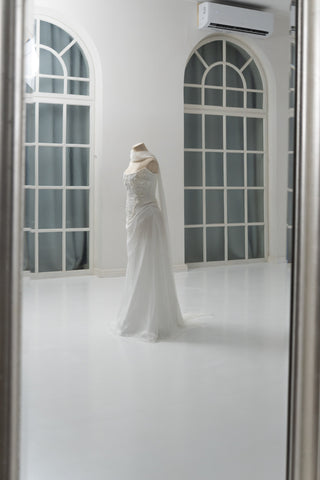 Exquisite dress-transformer with a corset bodice and two skirts for an elegant wedding look