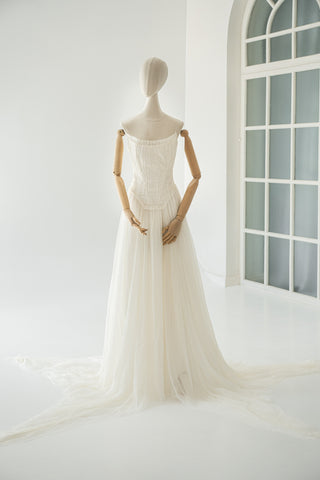 Natural silk dress — classic cut with detachable sleeves