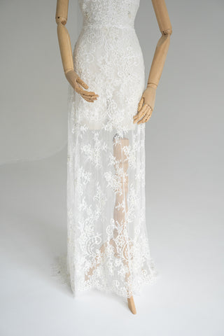 Lace and satin set with detachable train