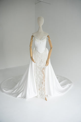 Lace and satin set with detachable train