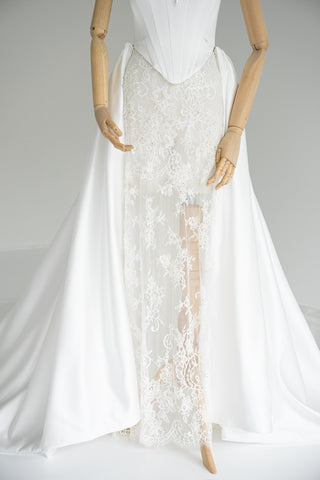 Lace and satin set with detachable train