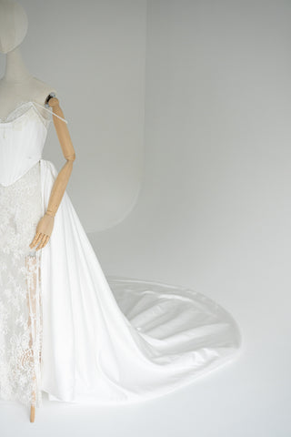 Lace and satin set with detachable train