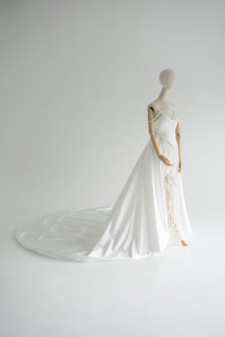 Lace and satin set with detachable train