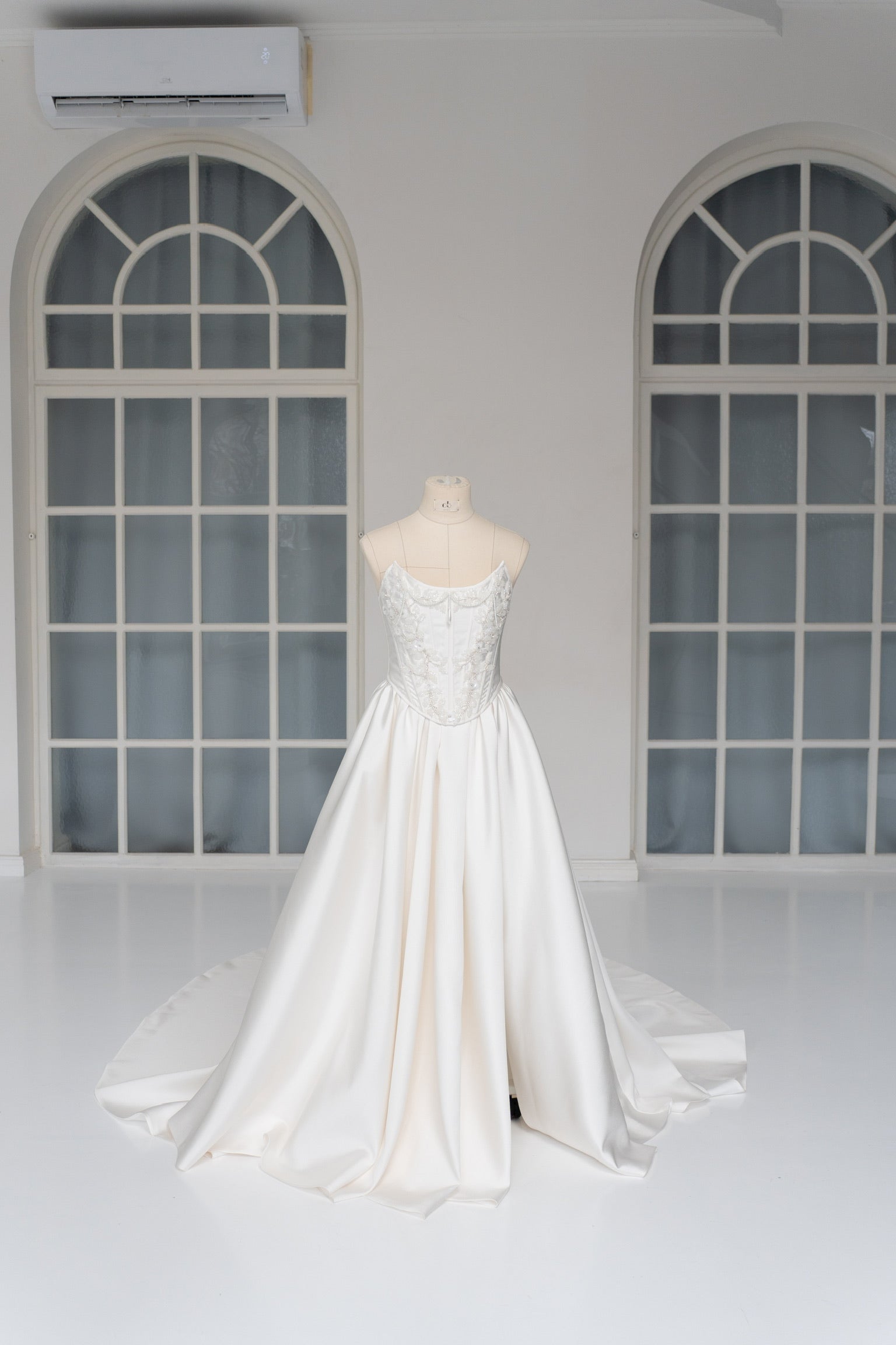 Wedding dress with silk corset top and removable satin skirt – Caribis