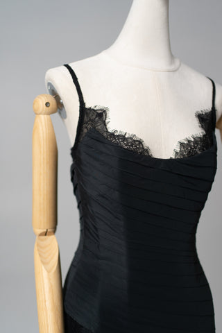 An exquisite black corset set with tulle texture and a luxurious train that creates a dramatic and architectural silhouette