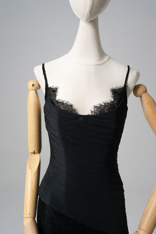 An exquisite black corset set with tulle texture and a luxurious train that creates a dramatic and architectural silhouette