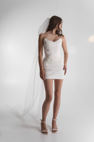 Lightweight wedding bow veil with elegant volume and elongated train