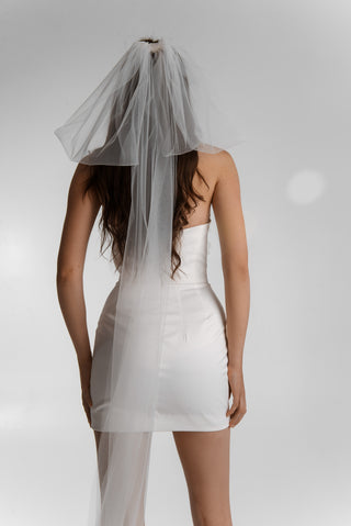 Lightweight wedding bow veil with elegant volume and elongated train