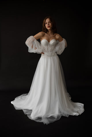 Wedding dress with a sparkling corset and removable voluminous sleeves