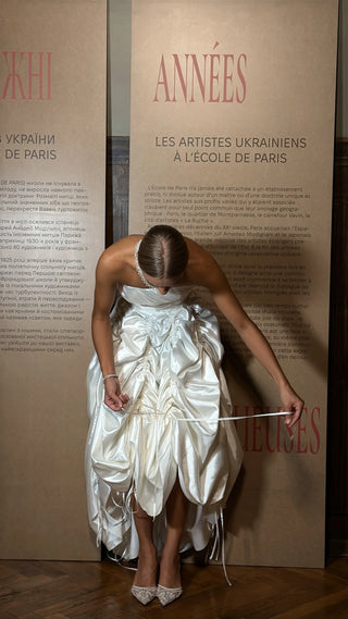 Short strapless corset with a straight neckline and a skirt with a drawstring that can be adjusted in length