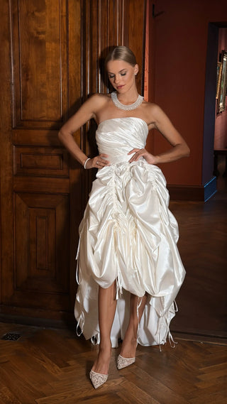 Short strapless corset with a straight neckline and a skirt with a drawstring that can be adjusted in length