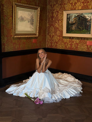 Wedding set with corset and skirt made of dark ivory satin with dropped sleeves, lacing at the back, gathering at the bottom, and a train