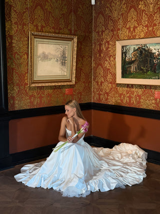 Wedding set with corset and skirt made of dark ivory satin with dropped sleeves, lacing at the back, gathering at the bottom, and a train