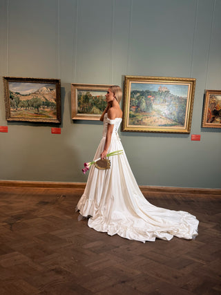 Wedding set with corset and skirt made of dark ivory satin with dropped sleeves, lacing at the back, gathering at the bottom, and a train