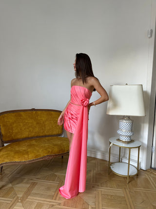 A pink set consisting of a corset and a skirt with a removable train, designed for special occasions and an accentuated silhouette