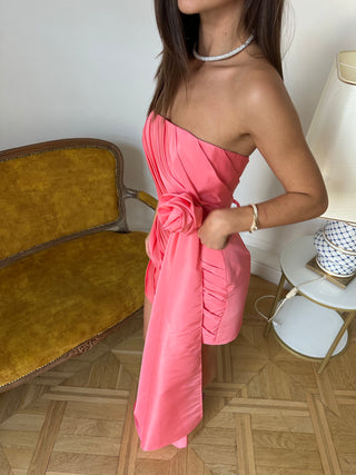 A pink set consisting of a corset and a skirt with a removable train, designed for special occasions and an accentuated silhouette