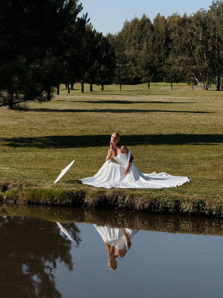 Set with embroidered corset and skirt — corset with hand-embroidered beads and removable cape sleeves