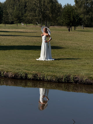 Set with embroidered corset and skirt — corset with hand-embroidered beads and removable cape sleeves