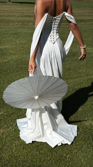 Set with embroidered corset and skirt — corset with hand-embroidered beads and removable cape sleeves