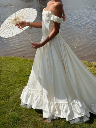 Wedding set with corset and skirt made of dark ivory satin with dropped sleeves, lacing at the back, gathering at the bottom, and a train