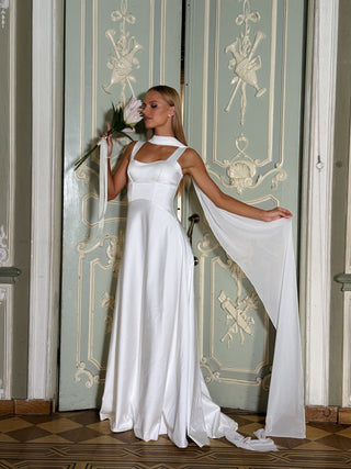 An A-line wedding dress in ivory satin with a sweetheart neckline, straps, a zipper closure at the back, and lining