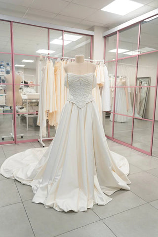 Original garment on mannequin — Plus Size Off-the-Shoulder Bridal Corset & Skirt Set