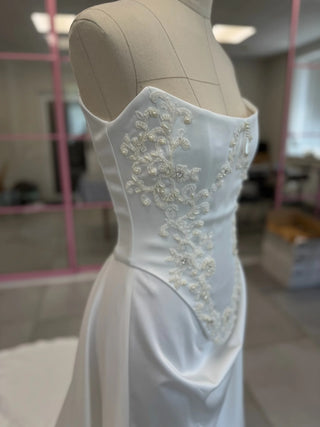 Original garment on mannequin — Plus Size Satin Bridal Corset & Draped Slit Skirt Set