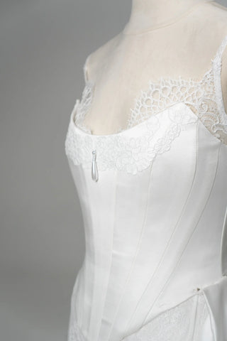 Original garment on mannequin — Plus Size Lace Bridal Dress with Satin Corset & Detachable Train